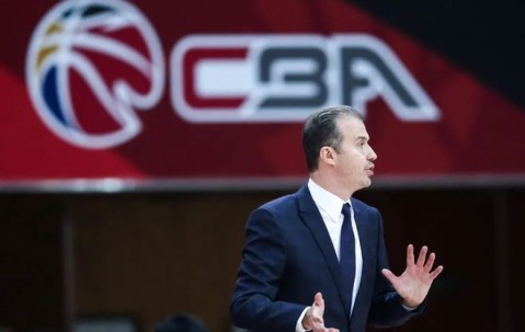 开云官方网站-包含转会期NBA总决赛传出新动向，纽约尼克斯篮板制胜，管理层表态——引发热议，临场指挥获称赞的词条