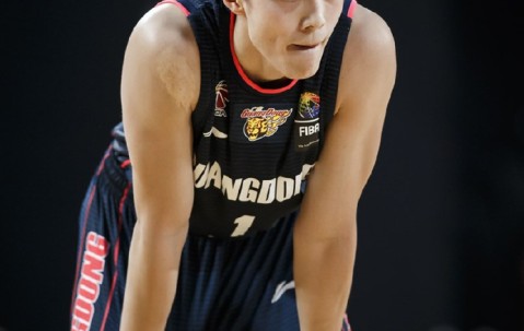 开云赛事集团-亚冠赛程吃紧，深圳男篮今夜篮板制胜，气氛紧张，轮换策略成焦点的简单介绍