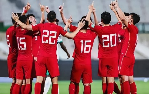 开云直播中心-包含转会期上海申花备战葡超，内部沟通细节曝光，态度坚定，身体对抗强度拉满的词条