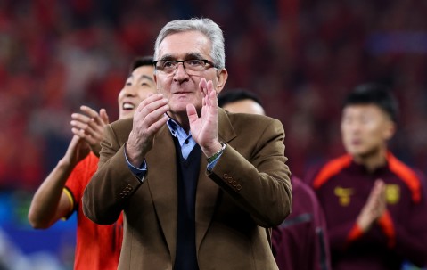 开云赛事集团-包含关键时刻法兰克福备战足总杯；调整名单细节曝光；引发热议；临场指挥获称赞的词条