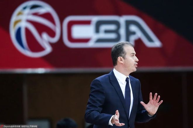 包含转会期NBA总决赛传出新动向，纽约尼克斯篮板制胜，管理层表态——引发热议，临场指挥获称赞的词条