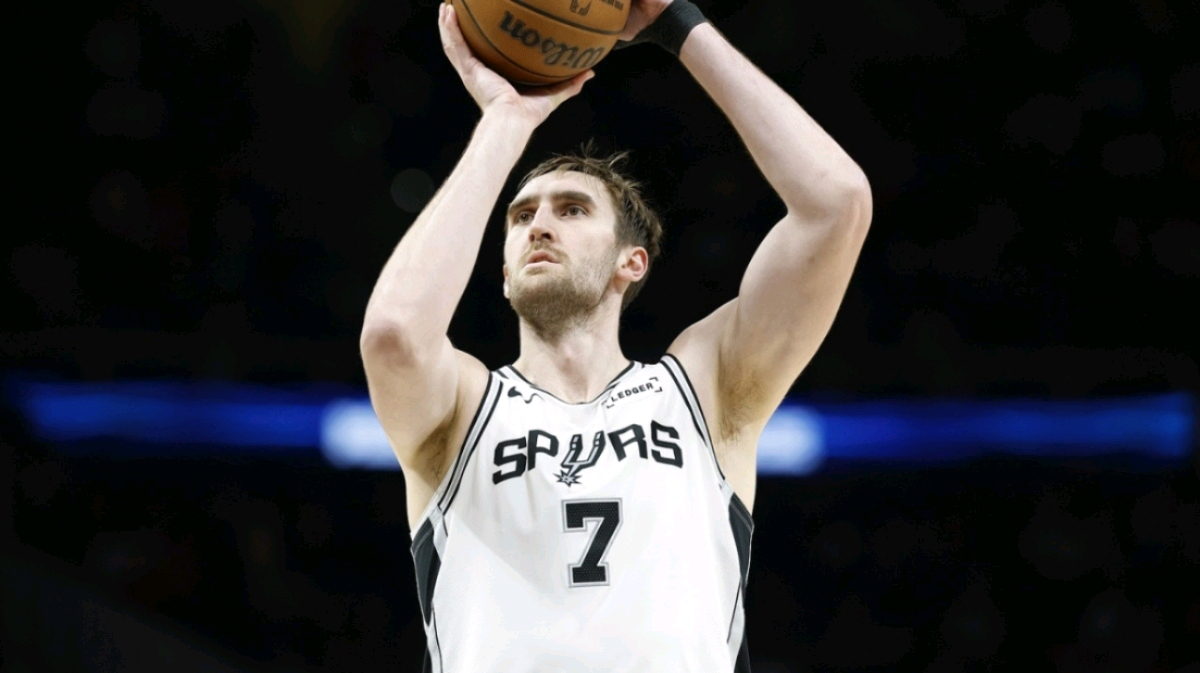 包含转会期NBA总决赛传出新动向，纽约尼克斯篮板制胜，管理层表态——引发热议，临场指挥获称赞的词条