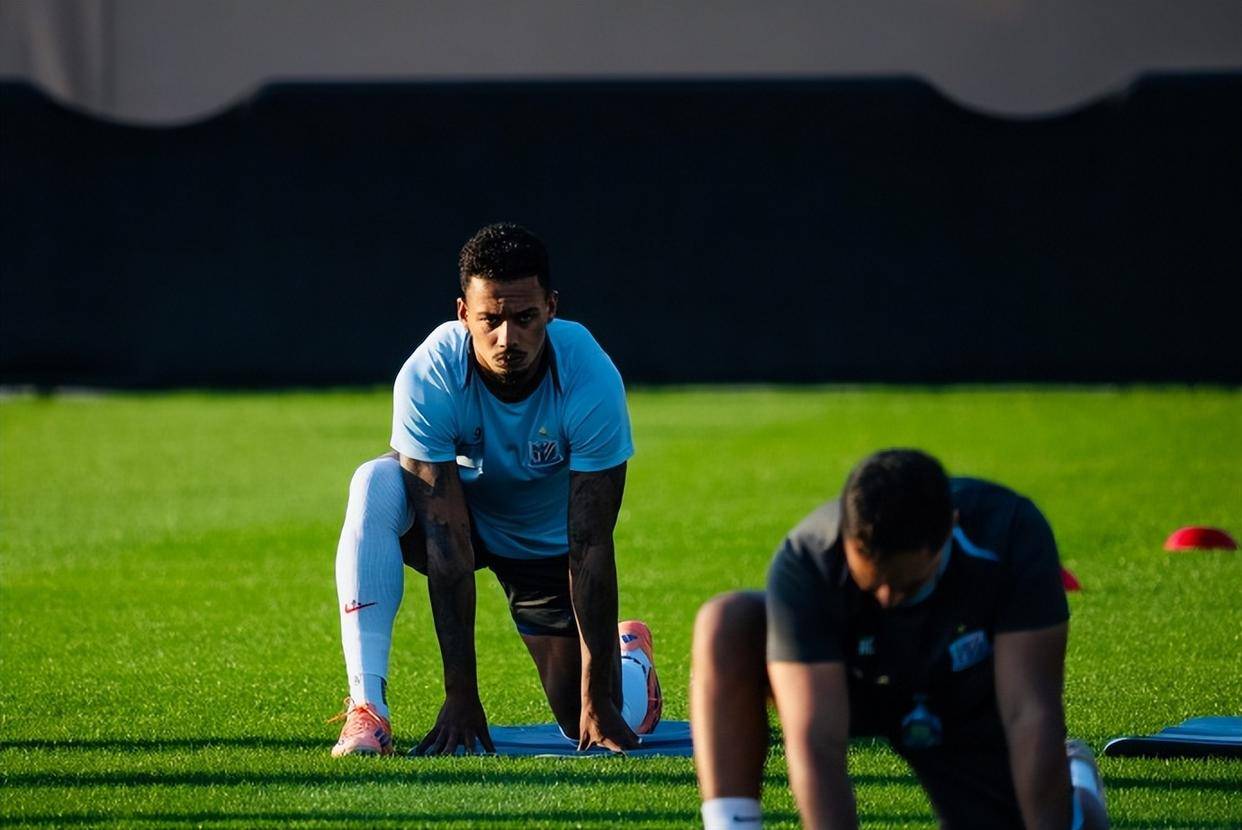 包含欧超杯加时末段走向成谜；上海申花强势反弹；媒体盛赞；训练强度明显提升的词条